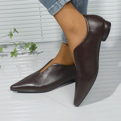 Elegant pointed-toe comfort flats